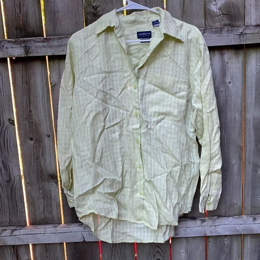 Liz Claiborne Irish Linen Button Down shirt sz. S